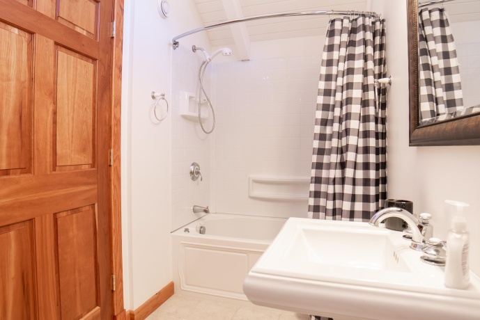 18 Lookout, GALENA, Illinois 61036, 7 Bedrooms Bedrooms, ,7 BathroomsBathrooms,House,For Sale,Lookout,202601192