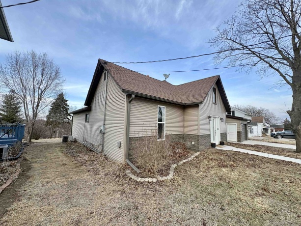 436 Hubbard, WINSLOW, Illinois 61089, 3 Bedrooms Bedrooms, ,1 BathroomBathrooms,House,For Sale,Hubbard,202601052