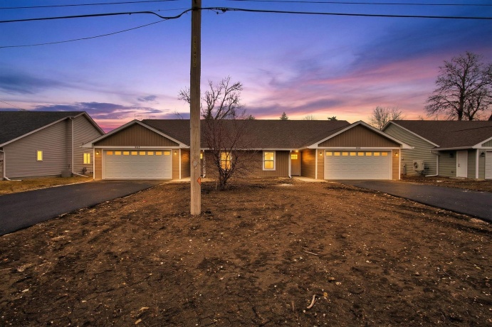 307 South, DURAND, Illinois 61024, 2 Bedrooms Bedrooms, ,2 BathroomsBathrooms,Condominium,For Sale,South,202601212