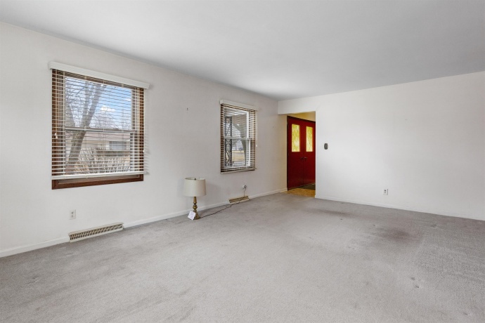 1726 Williamsbug, ROCKFORD, Illinois 61107, 4 Bedrooms Bedrooms, ,2 BathroomsBathrooms,House,For Sale,Williamsbug,202601219