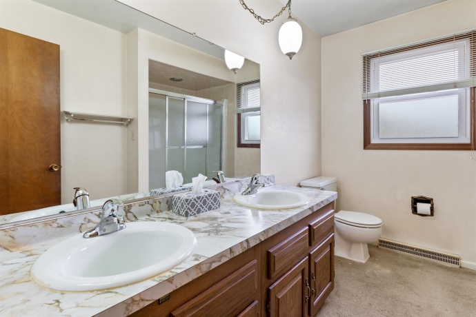 1726 Williamsbug, ROCKFORD, Illinois 61107, 4 Bedrooms Bedrooms, ,2 BathroomsBathrooms,House,For Sale,Williamsbug,202601219