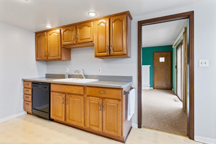 1726 Williamsbug, ROCKFORD, Illinois 61107, 4 Bedrooms Bedrooms, ,2 BathroomsBathrooms,House,For Sale,Williamsbug,202601219