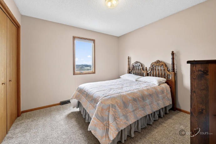 1898 Delmar, FREEPORT, Illinois 61032, 4 Bedrooms Bedrooms, ,3 BathroomsBathrooms,House,For Sale,Delmar,202601223