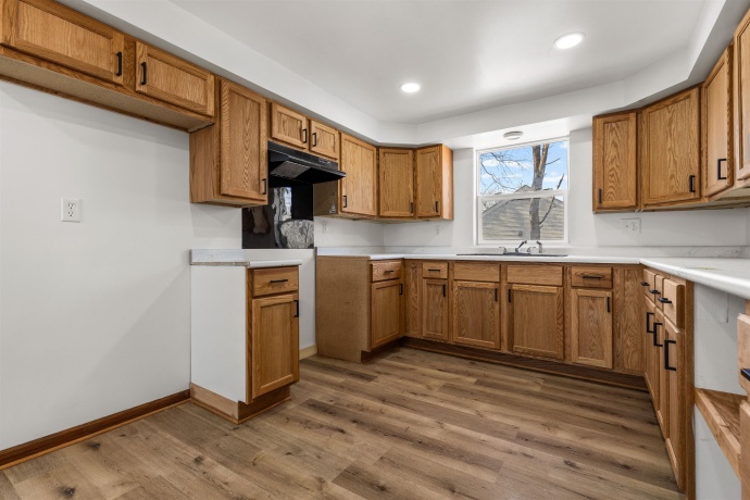 535 South, ROCKFORD, Illinois 61109, 4 Bedrooms Bedrooms, ,2 BathroomsBathrooms,House,For Sale,South,202601227