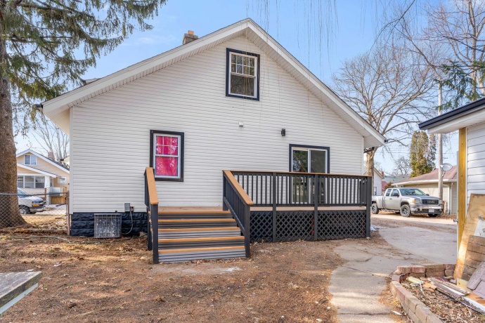 620 17th, ROCKFORD, Illinois 61104, 3 Bedrooms Bedrooms, ,2 BathroomsBathrooms,House,For Sale,17th,202601249