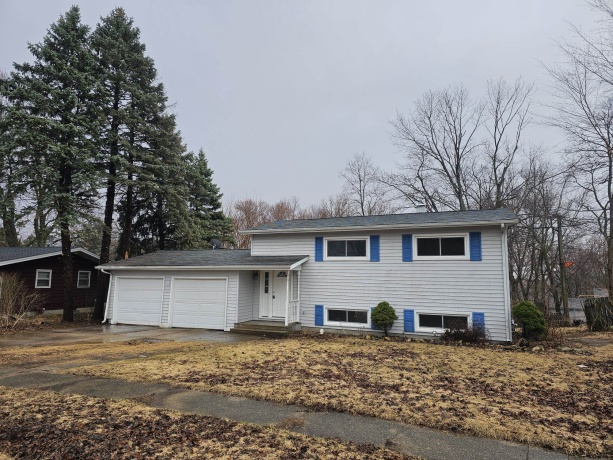 808 Crest View, BYRON, Illinois 61010, 4 Bedrooms Bedrooms, ,2 BathroomsBathrooms,House,For Sale,Crest View,202601251