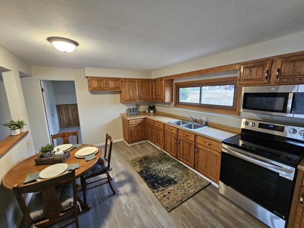 808 Crest View, BYRON, Illinois 61010, 4 Bedrooms Bedrooms, ,2 BathroomsBathrooms,House,For Sale,Crest View,202601251