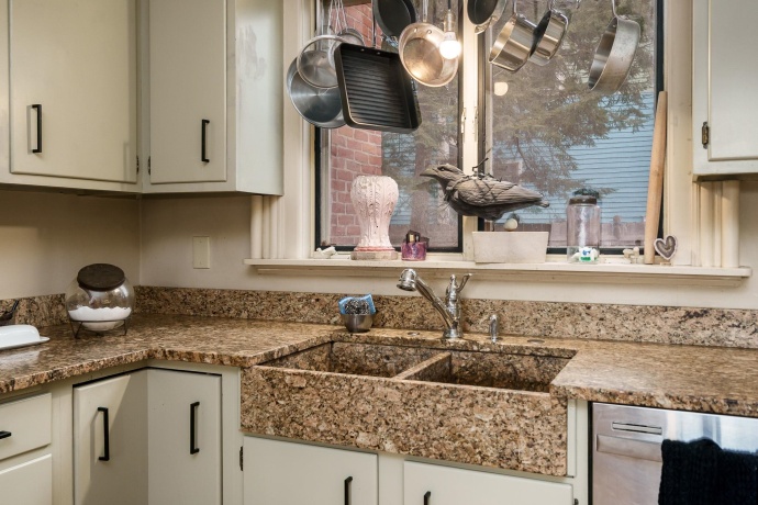 326 2nd, ROCKFORD, Illinois 61104, 6 Bedrooms Bedrooms, ,3 BathroomsBathrooms,House,For Sale,2nd,202601263