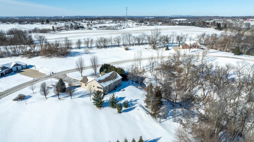 18694 Michelle, EAST DUBUQUE, Illinois 61025, 4 Bedrooms Bedrooms, ,3 BathroomsBathrooms,House,For Sale,Michelle,202601294