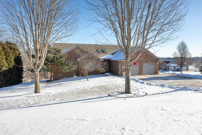 18694 Michelle, EAST DUBUQUE, Illinois 61025, 4 Bedrooms Bedrooms, ,3 BathroomsBathrooms,House,For Sale,Michelle,202601294