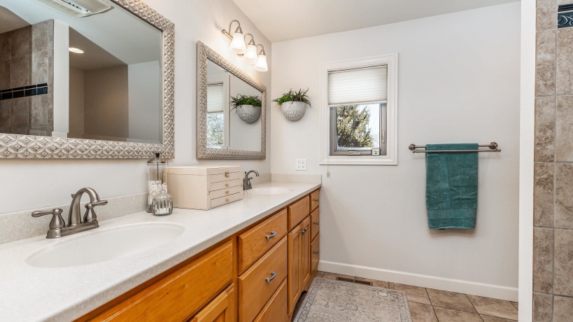 18694 Michelle, EAST DUBUQUE, Illinois 61025, 4 Bedrooms Bedrooms, ,3 BathroomsBathrooms,House,For Sale,Michelle,202601294