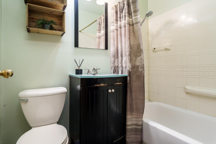 1420 NOTRE DAME, ROCKFORD, Illinois 61103, 3 Bedrooms Bedrooms, ,2 BathroomsBathrooms,House,For Sale,NOTRE DAME,202601314