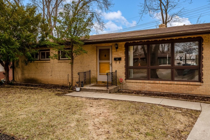 1420 NOTRE DAME, ROCKFORD, Illinois 61103, 3 Bedrooms Bedrooms, ,2 BathroomsBathrooms,House,For Sale,NOTRE DAME,202601314