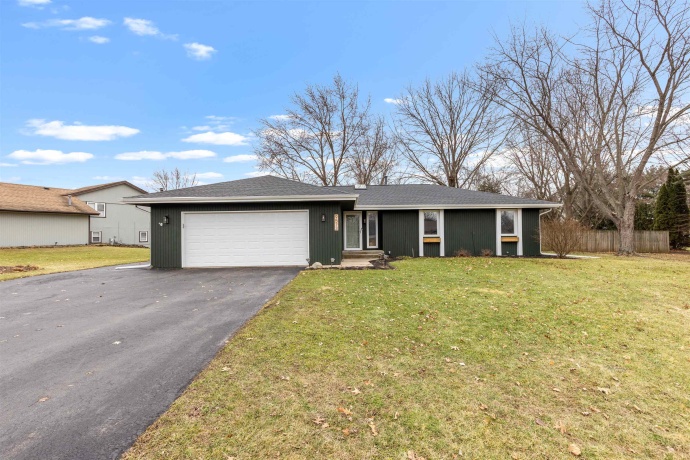 9573 Twin Deer, ROSCOE, Illinois 61073, 3 Bedrooms Bedrooms, ,2 BathroomsBathrooms,House,For Sale,Twin Deer,202601002