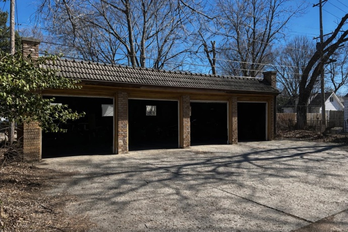 2123 Douglas, ROCKFORD, Illinois 61103, ,3 - 4 Units,For Sale,Douglas,202601317