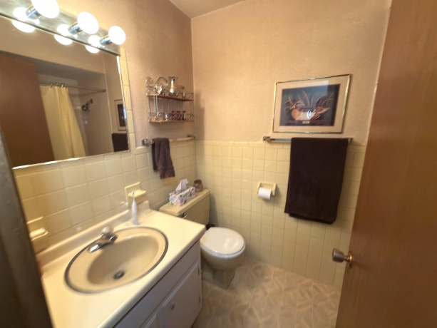 914 Brookfield, ROCKFORD, Illinois 61107, 3 Bedrooms Bedrooms, ,2 BathroomsBathrooms,House,For Sale,Brookfield,202601325