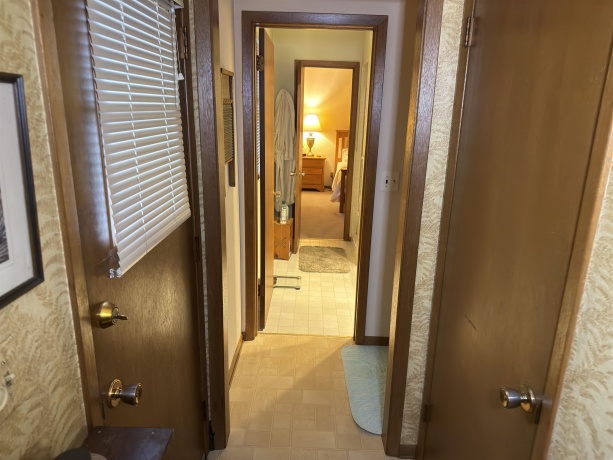 Walk Thru to kitchen