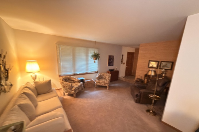 914 Brookfield, ROCKFORD, Illinois 61107, 3 Bedrooms Bedrooms, ,2 BathroomsBathrooms,House,For Sale,Brookfield,202601325