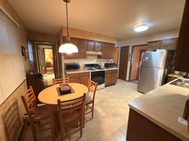 914 Brookfield, ROCKFORD, Illinois 61107, 3 Bedrooms Bedrooms, ,2 BathroomsBathrooms,House,For Sale,Brookfield,202601325