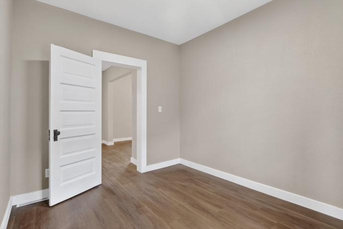 1011 15th, ROCKFORD, Illinois 61104, 3 Bedrooms Bedrooms, ,1 BathroomBathrooms,House,For Sale,15th,202601336