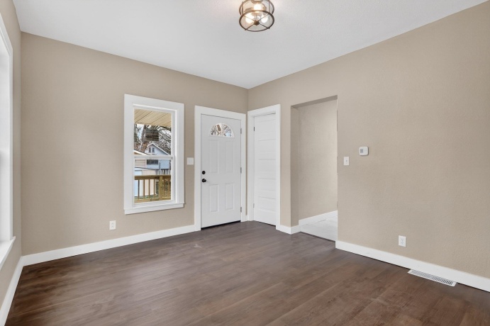 1011 15th, ROCKFORD, Illinois 61104, 3 Bedrooms Bedrooms, ,1 BathroomBathrooms,House,For Sale,15th,202601336