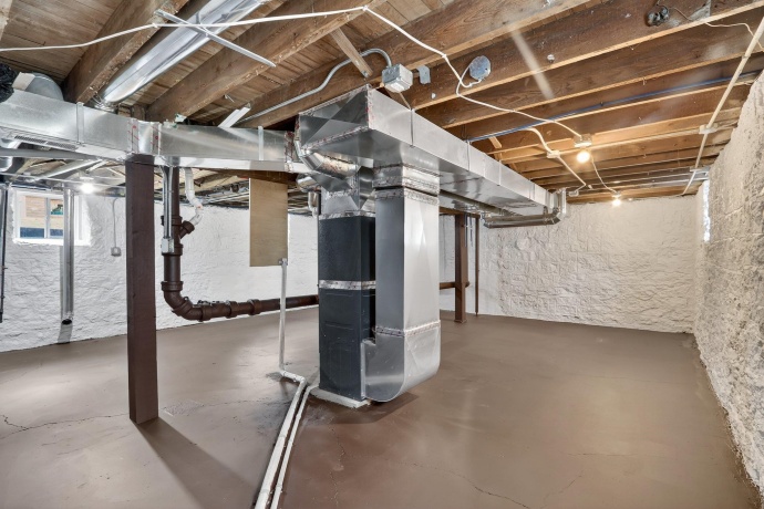 1011 15th, ROCKFORD, Illinois 61104, 3 Bedrooms Bedrooms, ,1 BathroomBathrooms,House,For Sale,15th,202601336