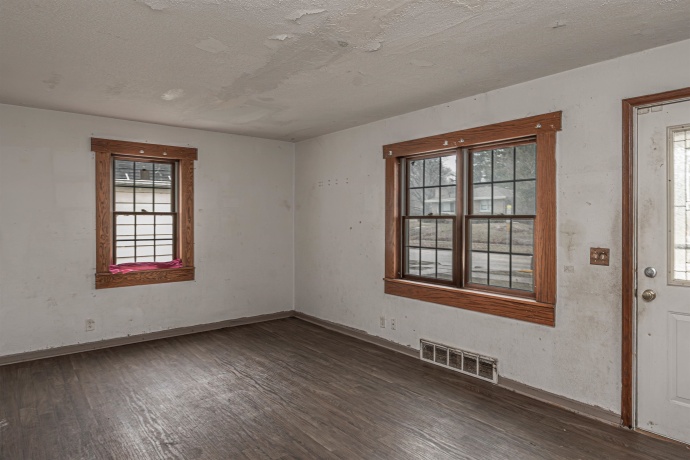 1120 Ogilby, ROCKFORD, Illinois 61102, 4 Bedrooms Bedrooms, ,2 BathroomsBathrooms,House,For Sale,Ogilby,202601337