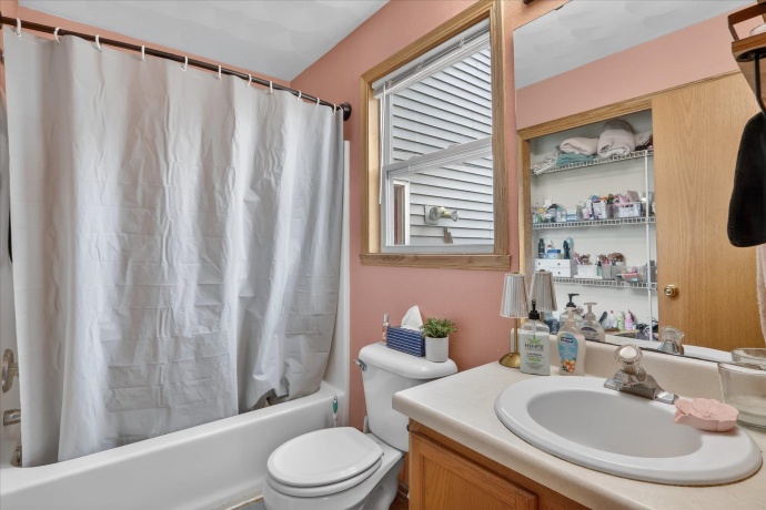 591 Rivercove Ct, MACHESNEY PARK, Illinois 61115, 3 Bedrooms Bedrooms, ,2 BathroomsBathrooms,House,For Sale,Rivercove Ct,202601343