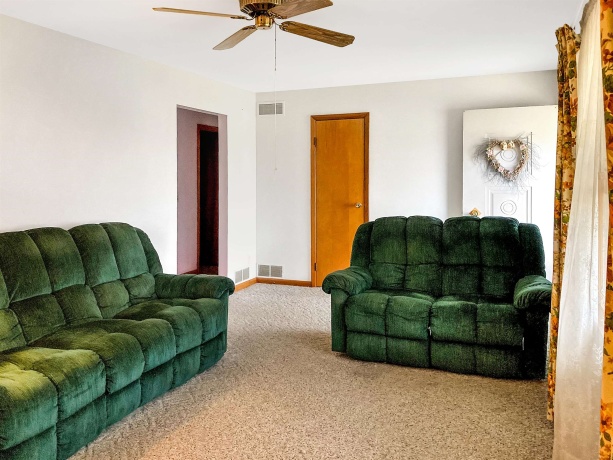 18025 Elizabeth, MOUNT CARROLL, Illinois 61053, 2 Bedrooms Bedrooms, ,1 BathroomBathrooms,House,For Sale,Elizabeth,202601353