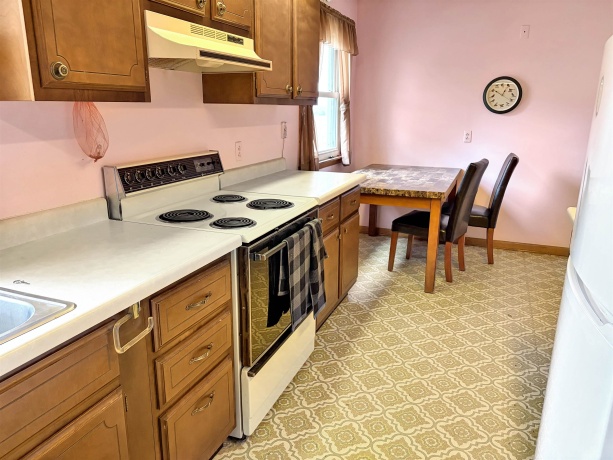 18025 Elizabeth, MOUNT CARROLL, Illinois 61053, 2 Bedrooms Bedrooms, ,1 BathroomBathrooms,House,For Sale,Elizabeth,202601353