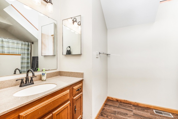 123 Walnut Hill, GALENA, Illinois 61036, 1 Bedroom Bedrooms, ,2 BathroomsBathrooms,Condominium,For Sale,Walnut Hill,202601352