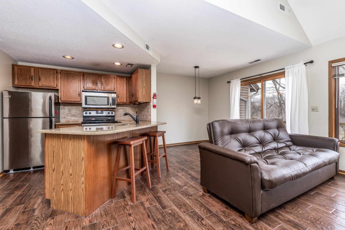 123 Walnut Hill, GALENA, Illinois 61036, 1 Bedroom Bedrooms, ,2 BathroomsBathrooms,Condominium,For Sale,Walnut Hill,202601352