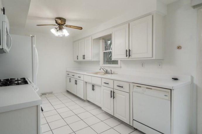 1231 VAN STONE, MACHESNEY PARK, Illinois 61115, 3 Bedrooms Bedrooms, ,1 BathroomBathrooms,House,For Sale,VAN STONE,202601241