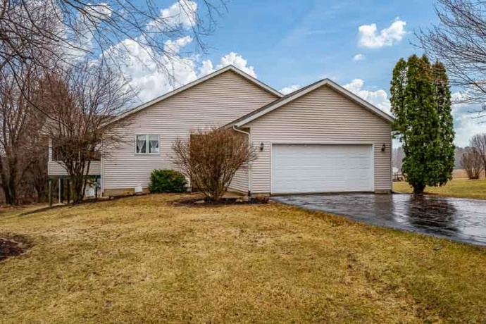 186 LAKE SUMMERSET, DAVIS, Illinois 61019, 4 Bedrooms Bedrooms, ,2 BathroomsBathrooms,House,For Sale,LAKE SUMMERSET,202601367