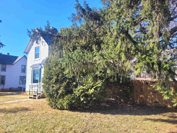 406 Garfield, LEAF RIVER, Illinois 61047, 3 Bedrooms Bedrooms, ,1 BathroomBathrooms,House,For Sale,Garfield,202601373