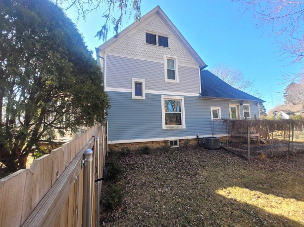 406 Garfield, LEAF RIVER, Illinois 61047, 3 Bedrooms Bedrooms, ,1 BathroomBathrooms,House,For Sale,Garfield,202601373