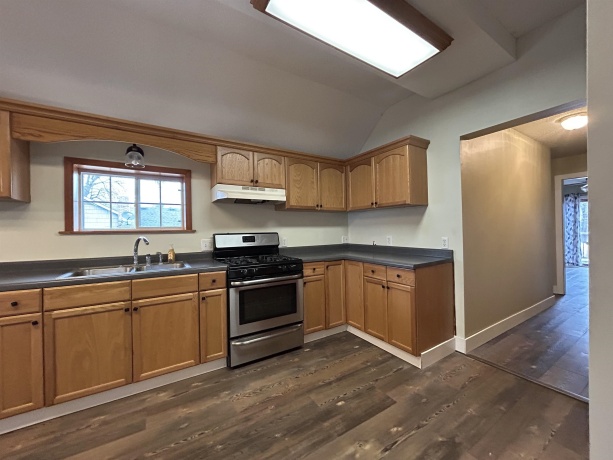 209 8th, MENDOTA, Illinois 61342, 4 Bedrooms Bedrooms, ,2 BathroomsBathrooms,House,For Sale,8th,202601374