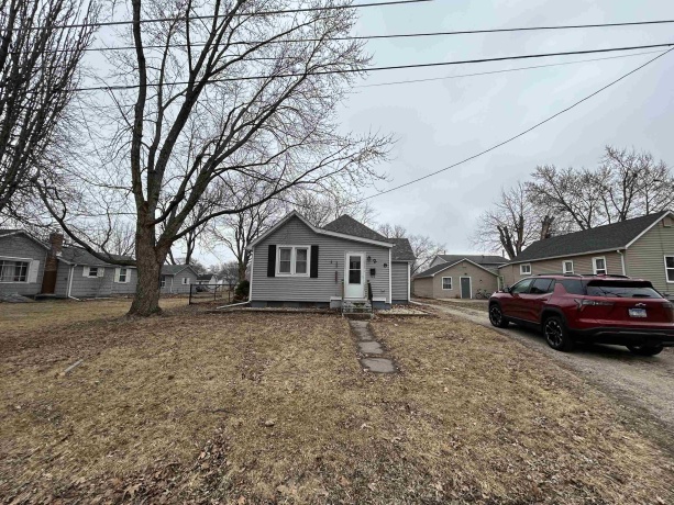 209 8th, MENDOTA, Illinois 61342, 4 Bedrooms Bedrooms, ,2 BathroomsBathrooms,House,For Sale,8th,202601374