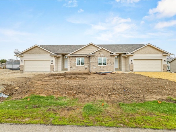 309 Pershing, STILLMAN VALLEY, Illinois 61084, 3 Bedrooms Bedrooms, ,3 BathroomsBathrooms,House,For Sale,Pershing,202601377