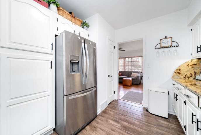 320 Vale, ROCKFORD, Illinois 61107, 4 Bedrooms Bedrooms, ,2 BathroomsBathrooms,House,For Sale,Vale,202601380