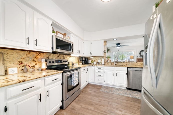 320 Vale, ROCKFORD, Illinois 61107, 4 Bedrooms Bedrooms, ,2 BathroomsBathrooms,House,For Sale,Vale,202601380