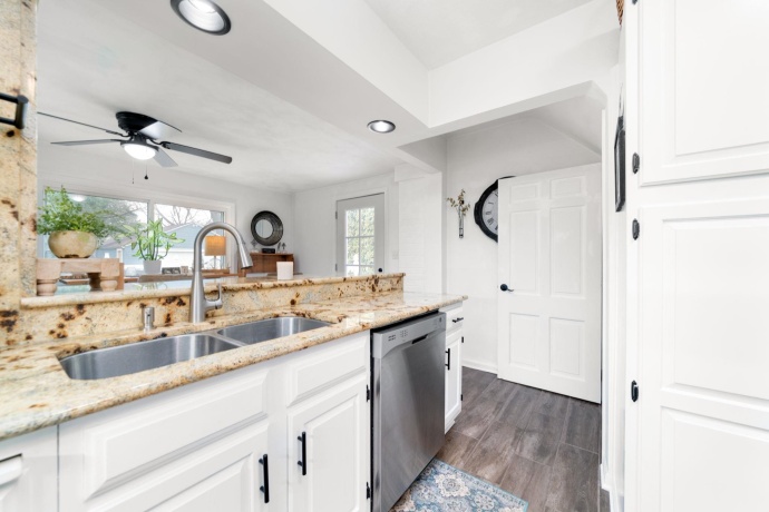 320 Vale, ROCKFORD, Illinois 61107, 4 Bedrooms Bedrooms, ,2 BathroomsBathrooms,House,For Sale,Vale,202601380