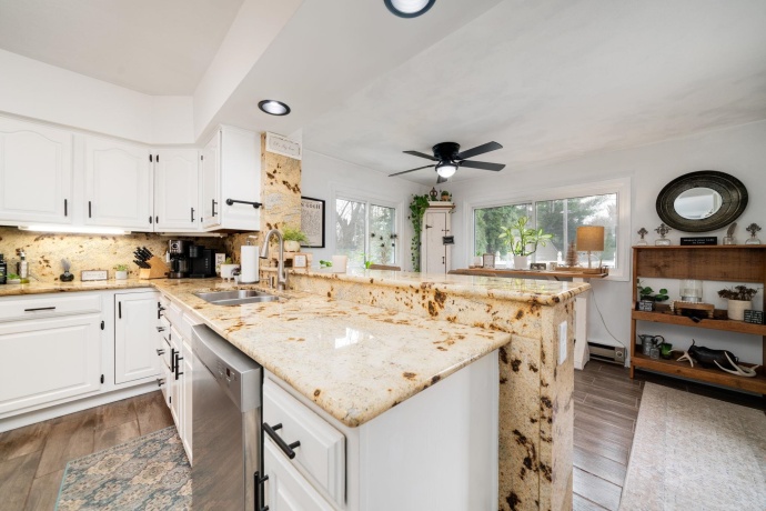 320 Vale, ROCKFORD, Illinois 61107, 4 Bedrooms Bedrooms, ,2 BathroomsBathrooms,House,For Sale,Vale,202601380