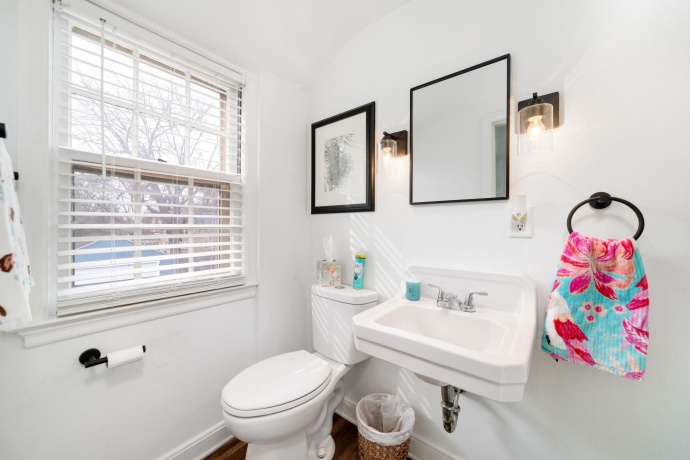 320 Vale, ROCKFORD, Illinois 61107, 4 Bedrooms Bedrooms, ,2 BathroomsBathrooms,House,For Sale,Vale,202601380