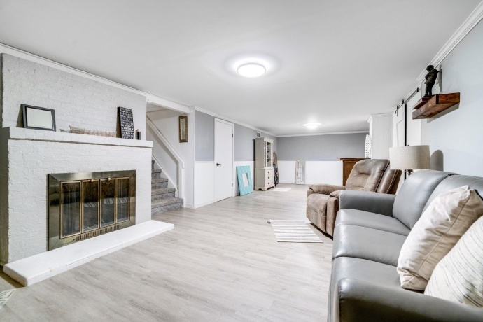 320 Vale, ROCKFORD, Illinois 61107, 4 Bedrooms Bedrooms, ,2 BathroomsBathrooms,House,For Sale,Vale,202601380