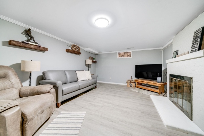 320 Vale, ROCKFORD, Illinois 61107, 4 Bedrooms Bedrooms, ,2 BathroomsBathrooms,House,For Sale,Vale,202601380