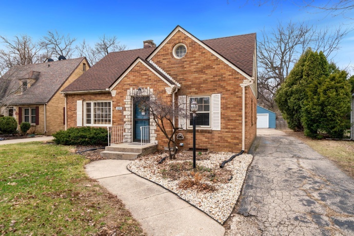 320 Vale, ROCKFORD, Illinois 61107, 4 Bedrooms Bedrooms, ,2 BathroomsBathrooms,House,For Sale,Vale,202601380