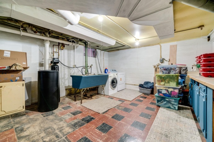 320 Vale, ROCKFORD, Illinois 61107, 4 Bedrooms Bedrooms, ,2 BathroomsBathrooms,House,For Sale,Vale,202601380