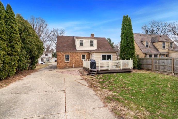 320 Vale, ROCKFORD, Illinois 61107, 4 Bedrooms Bedrooms, ,2 BathroomsBathrooms,House,For Sale,Vale,202601380