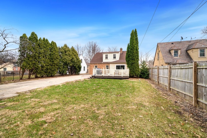 320 Vale, ROCKFORD, Illinois 61107, 4 Bedrooms Bedrooms, ,2 BathroomsBathrooms,House,For Sale,Vale,202601380